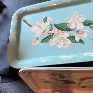 Set of 6 vintage trays. These metal trays show pink and white dogwood blossoms